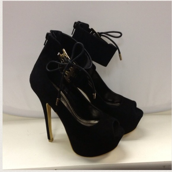 Size 6 black heels .