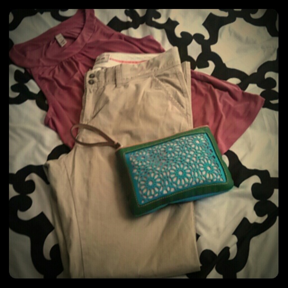 HOLD - @kdizzleg Old navy khakis