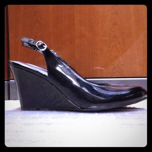 HOLD -Round toe wedges - 11 wide