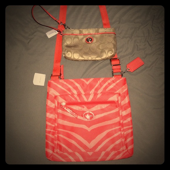 Brand new Coach zebra swingbody+matching Lwristlet