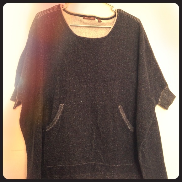 Super cute baggy sweatshirt.