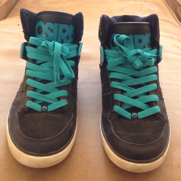 Men's size 12 Osiris shoes