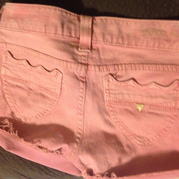 Faded salmon guess shorts never worn - Picture 3 of 4