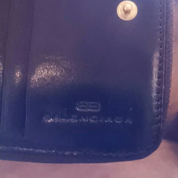 HUGE SALE  NWOT AUTHENTIC BALENCIAGA WALLET - Picture 3 of 3
