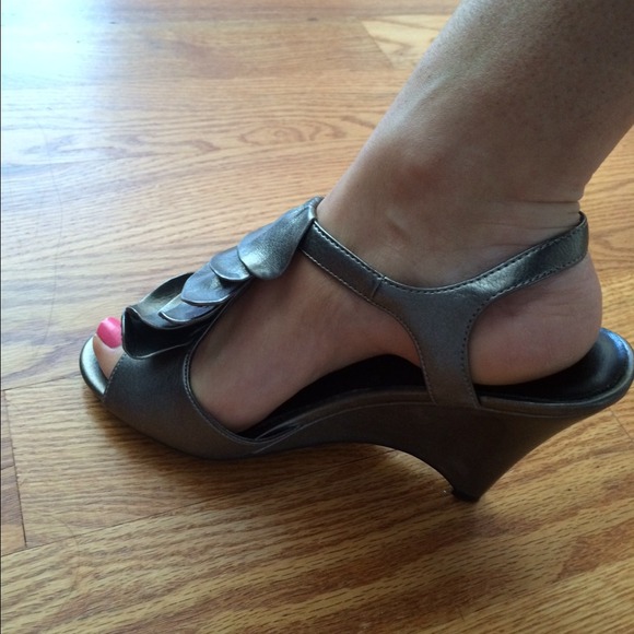 Metallic Ruffle Wedges - Picture 3 of 4