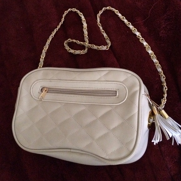 Beige shoulder bag