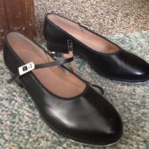 Size 8 M youth tap shoes