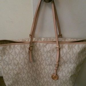 100% authentic micheal kors bag I bought it from s