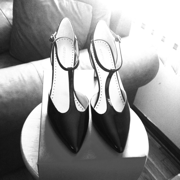 Adrienne Vittadini  Shoes - Adrienne Vittadini T Strap Pump👠