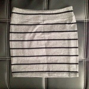 ❌SOLD❌Gray & Black Mini Skirt