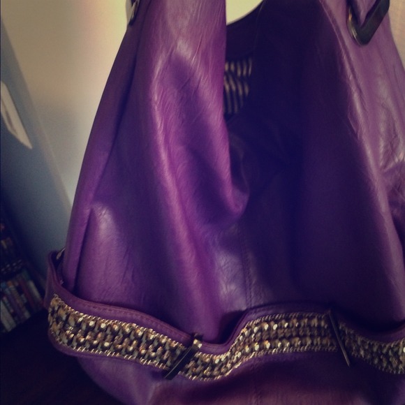 BUNDLE-Purple purse & Hustler shirt 💕