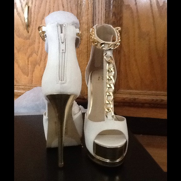 🌹💙BEAUTIFUL WHITE NEW SHOES SIZE 6 💙🎉 - Picture 2 of 4