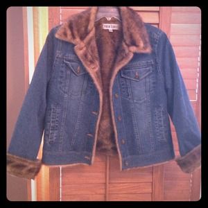 Jean jacket with faux fur lining!