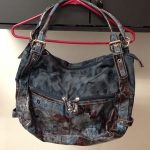 Blue handbag with lots of pockets.