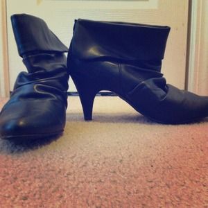 Black cuffed booties.