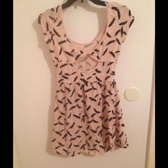 Pink feather dress. - Picture 2 of 3