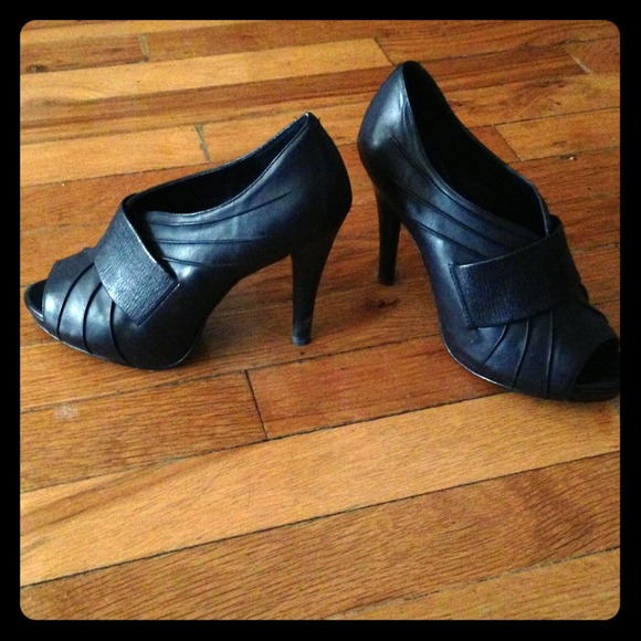 Bcbg heels
