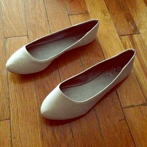 Brand new never worn swayed beige flats
