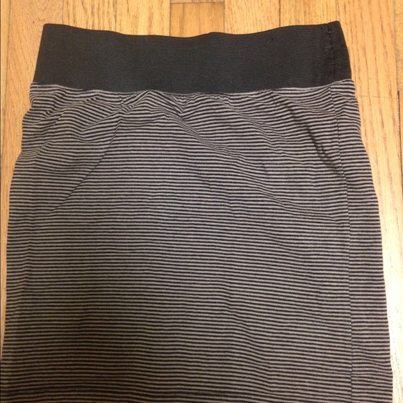 Skirts - Picture 3 of 4