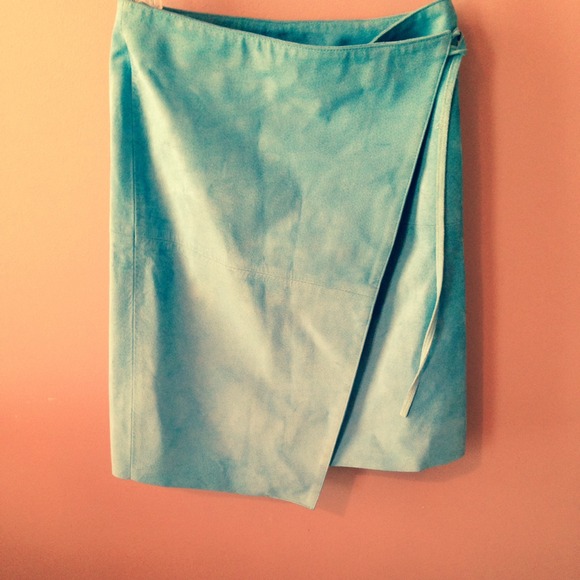 🎉🎉 Host Pick! Real Suede wrap Skirt - Picture 2 of 5