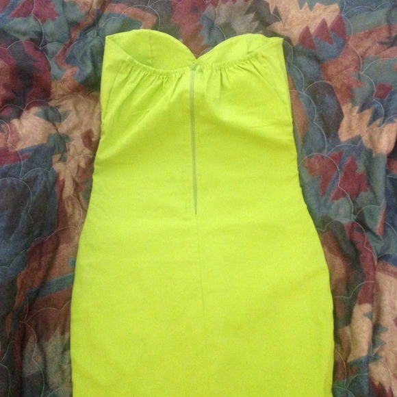 Bright green stretch short dress - Picture 2 of 2