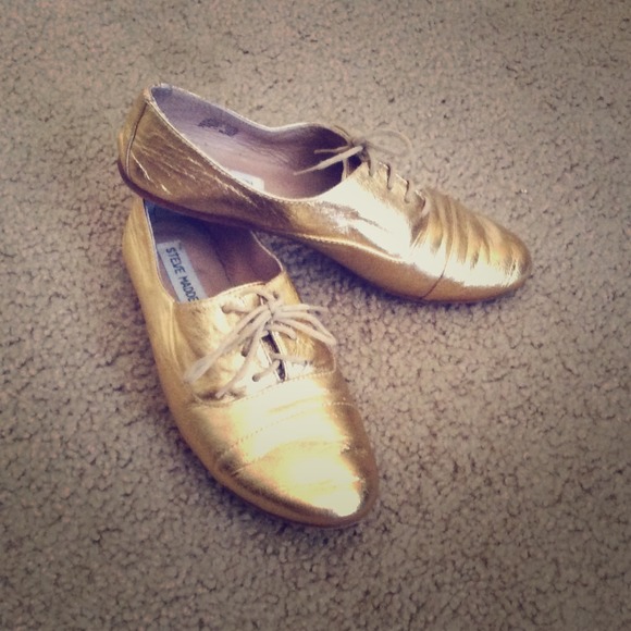🚫🚫sold🚫🚫Gold leather shoes