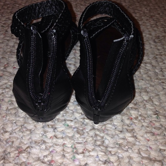CUTE SANDALS!!!! Size 5.5 - Picture 2 of 3