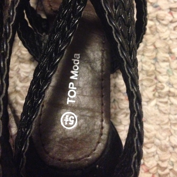 CUTE SANDALS!!!! Size 5.5 - Picture 3 of 3