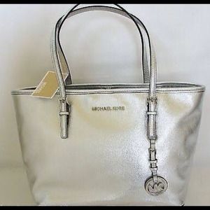 NEW MICHAEL KORS JET SET SILVER LEATHER SMALL BAG