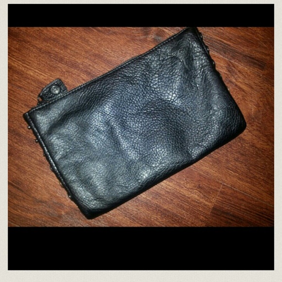 Very cute, BCBG clutch - Picture 4 of 4