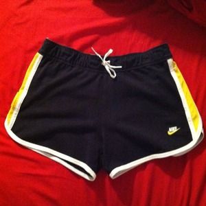 ⚡REDUCED⚡Nike Livestrong running shorts w/ liner