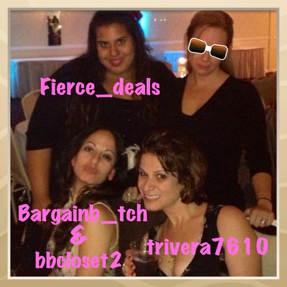 2 CLOSETS 1 SHIPPING!!!!! Say what!? ๐๐๐ - Picture 3 of 4