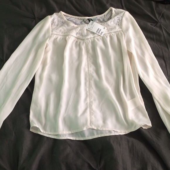 🚫SOLD🚫Off white long sleeve top