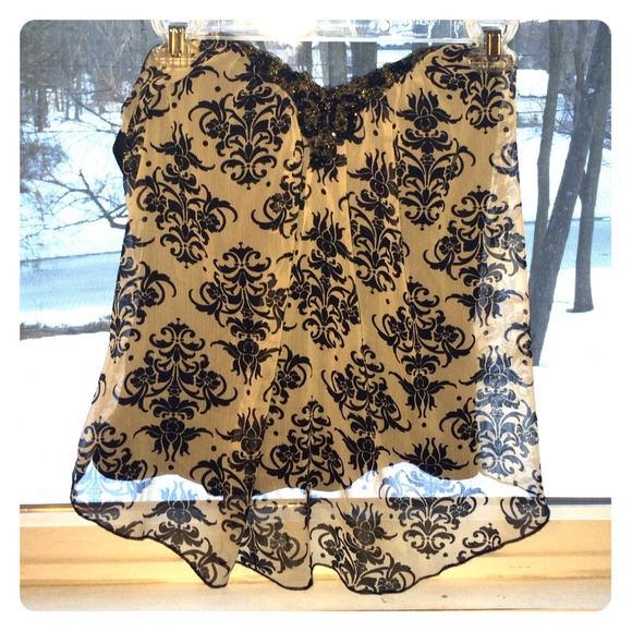 Strapless top *NEVER WORN*