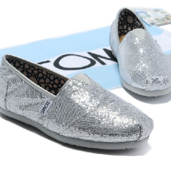 TOMS Shoes - ✨Silver Glitter Toms Shoes✨