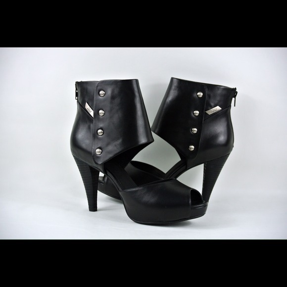 SOLD SOLD black shoe - Picture 1 of 3