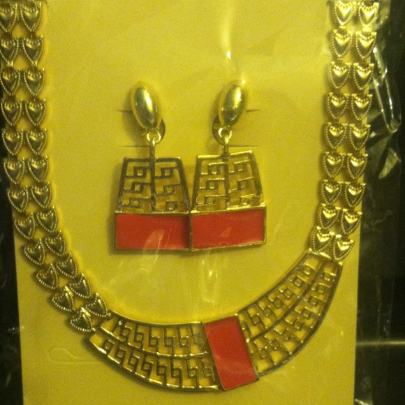 Costume Necklace set!