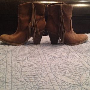 Cute Short Fringe Boots