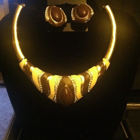 Costume Necklace Ser