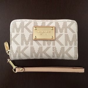 MICHAEL Michael Kors Phone Wristlet (Vanilla)