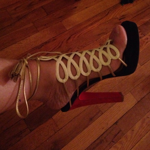 ‼️Additional LOUBOUTIN pics ‼️ - Picture 2 of 4