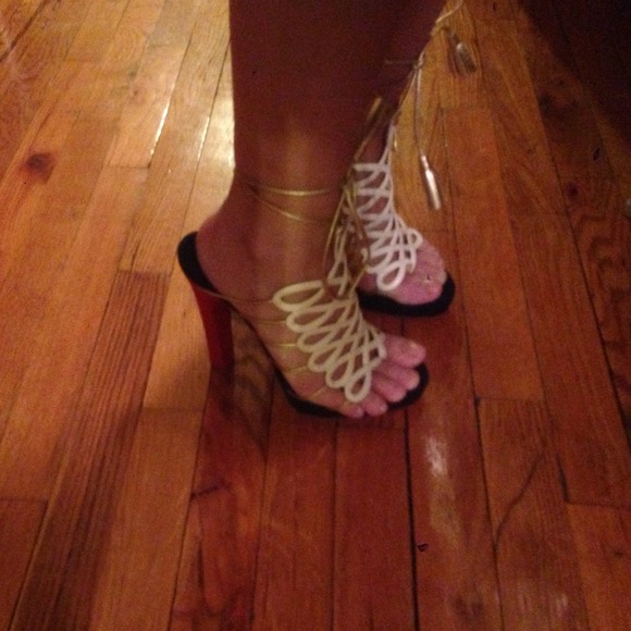 ‼️Additional LOUBOUTIN pics ‼️ - Picture 3 of 4