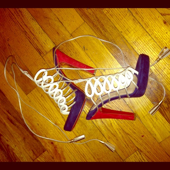 ‼️Additional LOUBOUTIN pics ‼️ - Picture 1 of 4