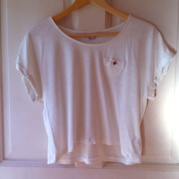 Off white short sleeve cropped top