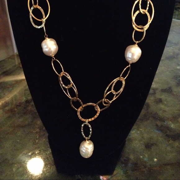 Gold and pearl necklace