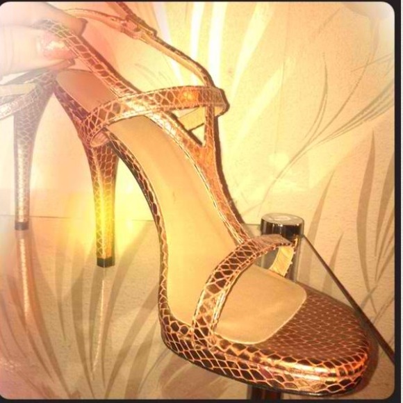 Stuart Weitzman Stilettos Brand New snakeskin hot! - Picture 4 of 4
