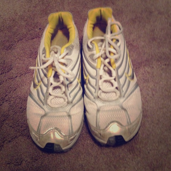 Women's yellow nikes size 7.5