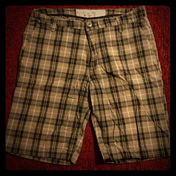 🚫SOLD🚫Men's Gray Black Plaid Shorts!