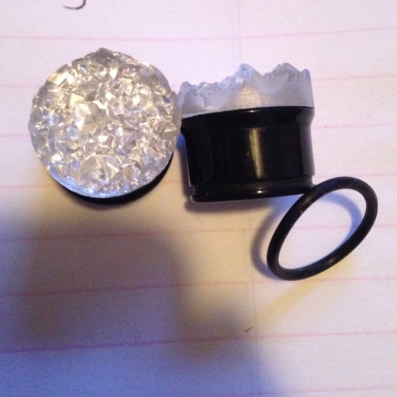 3/4" beautiful plastic crystal plugs with o-rings. - Picture 1 of 1
