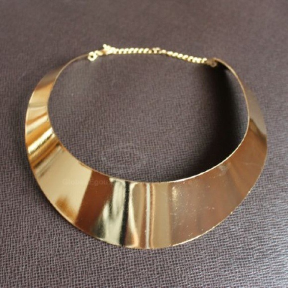 Crescent necklace 💎 2 left‼️